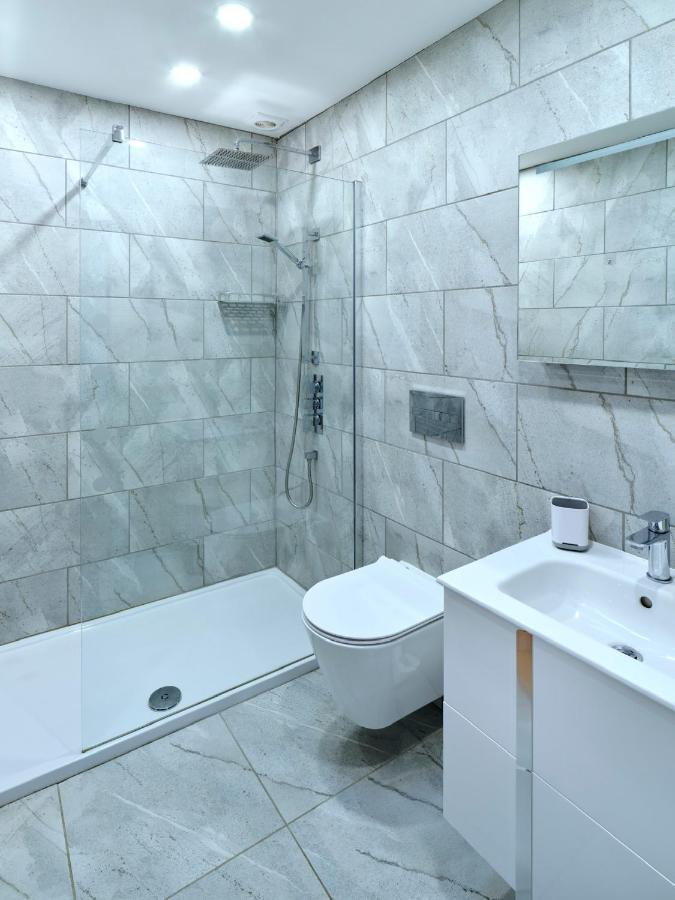 Red Watch Apartment 오반 외부 사진